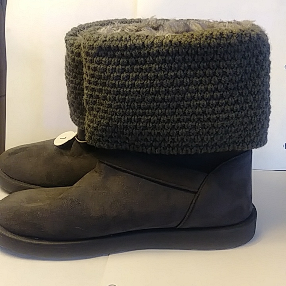 NWT  Joe Boxer Women's SOPHIA Fur lined Gray Fashion Boot. Size 5, 6, or 7. NWT